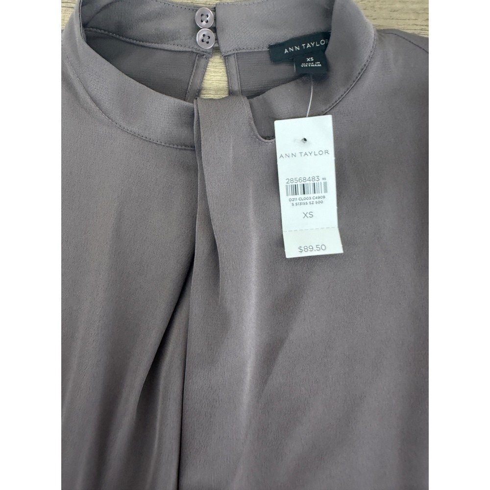 Ann Taylor Womens Pleated Mock Neck Long Sleeve Blouse Grey Taupe XS 28568483 - Picture 3 of 6